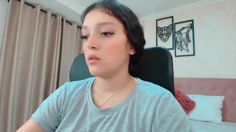 Snapshot of littlemolly_pregnant chatting on 05.22.26 Sarahs Room online show from 05.22.26