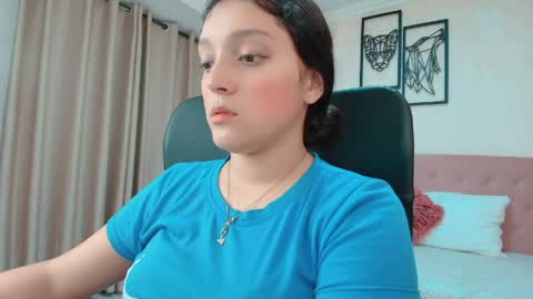 Snapshot of littlemolly_pregnant chatting on 05.27.26 Sarahs Room online show from 05.27.26