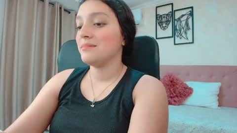 Snapshot of littlemolly_pregnant chatting on 05.30.26 Sarahs Room online show from 05.30.26