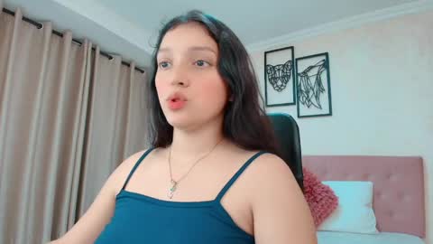 Snapshot of littlemolly_pregnant chatting on 06.05.26 Sarahs Room online show from 06.05.26