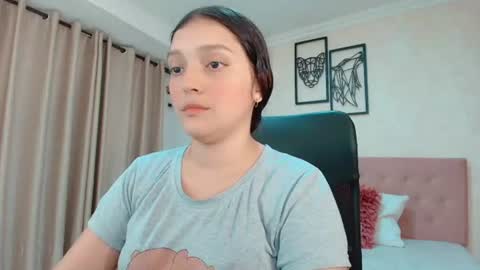 Snapshot of littlemolly_pregnant chatting on 06.25.26 Sarahs Room online show from 06.25.26