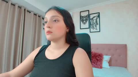 Snapshot of littlemolly_pregnant chatting on 06.26.26 Sarahs Room online show from 06.26.26