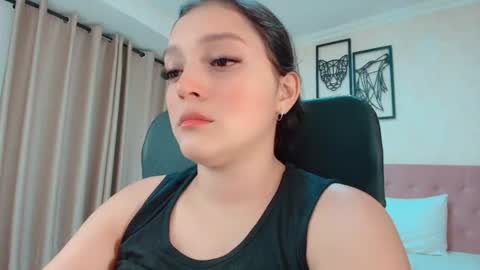 Snapshot of littlemolly_pregnant chatting on 07.06.26 Sarahs Room online show from 07.06.26