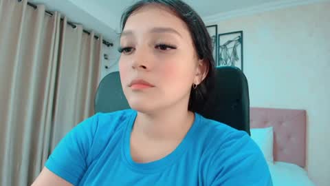 Snapshot of littlemolly_pregnant chatting on 07.07.26 Sarahs Room online show from 07.07.26