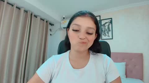 Snapshot of littlemolly_pregnant chatting on 07.11.26 Sarahs Room online show from 07.11.26