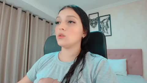 Snapshot of littlemolly_pregnant chatting on 07.25.26 Sarahs Room online show from 07.25.26