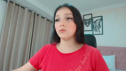 Snapshot of littlemolly_pregnant chatting on 07.29.26 Sarahs Room online show from 07.29.26