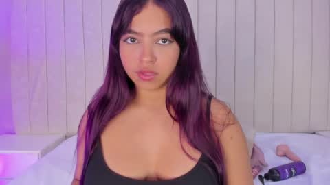Snapshot of littleoliviia_ chatting on 02.11.25 im olivia IG littleolivia01 online show from 02.11.25