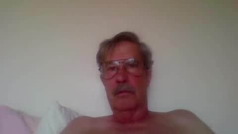 Snapshot of littlepetey17 chatting on 10.25.25 littlepetey17 online show from 10.25.25