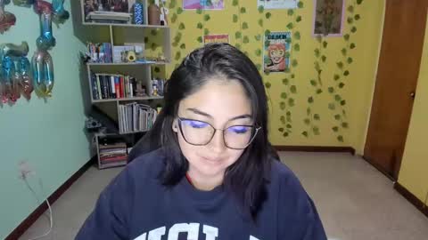 Snapshot of littleprety6969 chatting on 03.03.25 Mia Wednesday to Sunday 730 am to 1030 am Colombian Hour D online show from 03.03.25