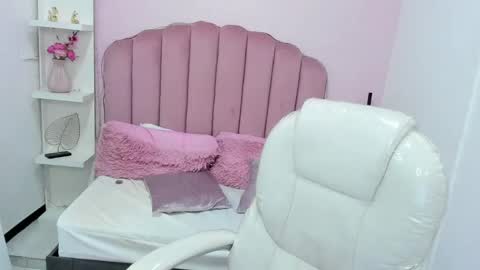 Snapshot of littlesofii chatting on 09.10.25 sofii online show from 09.10.25