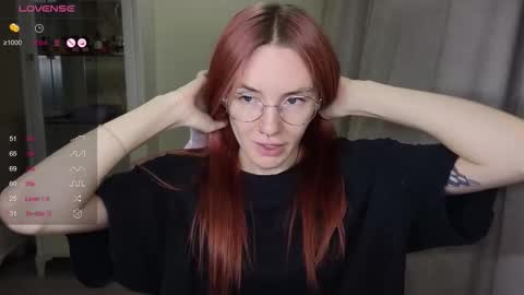 Snapshot of littlevildevil chatting on 11.08.25 Eliana online show from 11.08.25