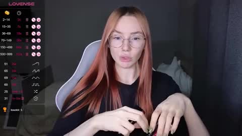 Snapshot of littlevildevil chatting on 11.30.25 Eliana online show from 11.30.25