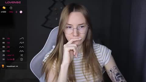 Snapshot of littlevildevil chatting on 12.21.25 Eliana online show from 12.21.25