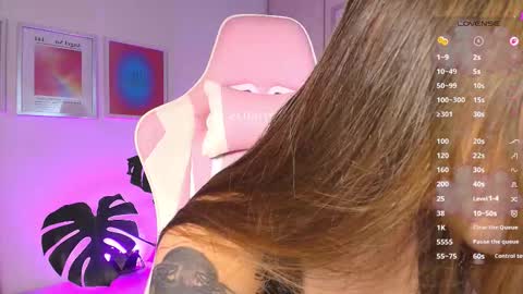 Snapshot of liujunne chatting on 12.23.25 Junne liu online show from 12.23.25