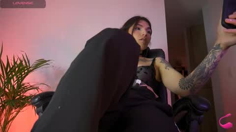 Snapshot of livestream18x chatting on 09.27.25 Emily R online show from 09.27.25