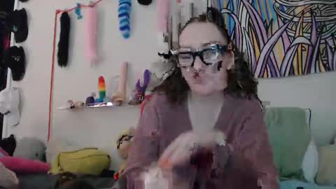 Snapshot of livingtrash chatting on 12.18.25 livingtrash online show from 12.18.25