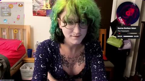 Snapshot of livolioyo chatting on 04.05.26 Livolio online show from 04.05.26