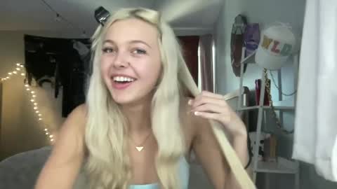 Livvy online show from 07.12.26