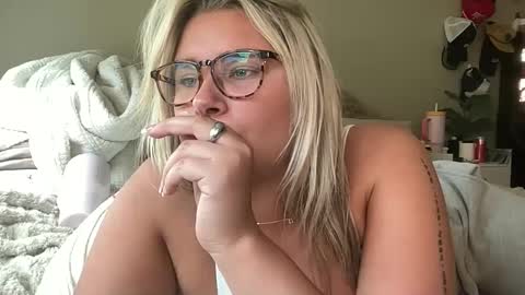 Snapshot of livvymack chatting on 09.09.25 Livvy online show from 09.09.25