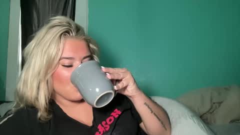 Snapshot of livvymack chatting on 10.07.25 Livvy online show from 10.07.25