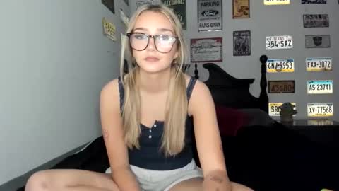 Snapshot of livvywinters chatting on 11.13.25 Livvy online show from 11.13.25