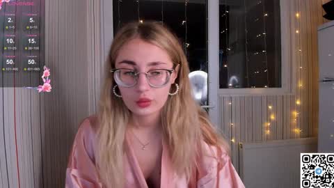 Snapshot of livyybosom chatting on 01.18.25 My name is Livy Nice to meet you Thumbs up please its important online show from 01.18.25