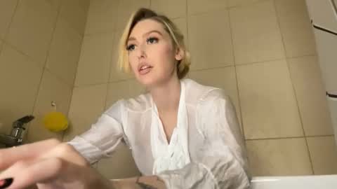 Liya Ray online show from 10.26.25