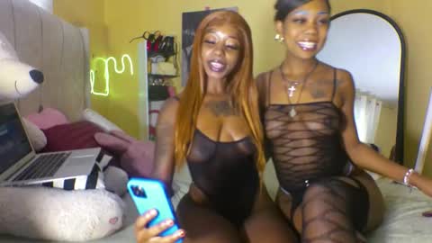 Snapshot of liyahs_lair chatting on 10.19.25 liyah online show from 10.19.25