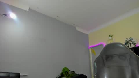 Snapshot of liz_bohemia chatting on 01.06.25 LIZ online show from 01.06.25