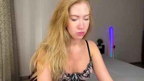 Snapshot of lizabelle_ chatting on 10.19.25 Liza online show from 10.19.25