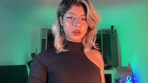 Lizeth online show from 10.30.25