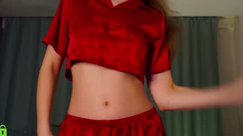 Snapshot of lizbethcoll chatting on 12.18.24 Sunnheart online show from 12.18.24