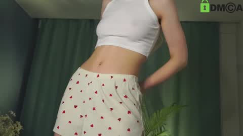 Snapshot of lizbethcoll chatting on 01.09.25 Sunnheart online show from 01.09.25