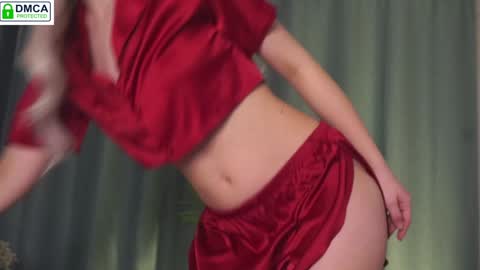 Snapshot of lizbethcoll chatting on 01.11.25 Sunnheart online show from 01.11.25