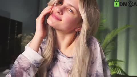 Snapshot of lizbethcoll chatting on 01.16.25 Sunnheart online show from 01.16.25