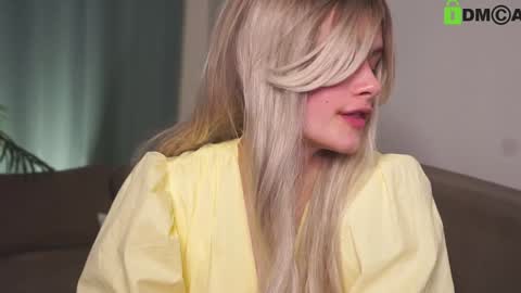 Snapshot of lizbethcoll chatting on 01.21.25 Sunnheart online show from 01.21.25