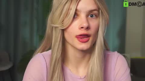 Snapshot of lizbethcoll chatting on 02.11.25 Sunnheart online show from 02.11.25