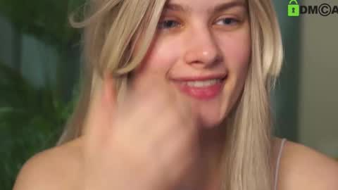 Snapshot of lizbethcoll chatting on 02.12.25 Sunnheart online show from 02.12.25