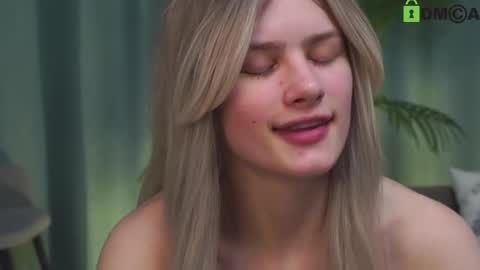 Snapshot of lizbethcoll chatting on 02.26.25 Sunnheart online show from 02.26.25