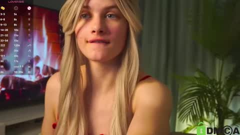 Snapshot of lizbethcoll chatting on 03.09.25 Sunnheart online show from 03.09.25