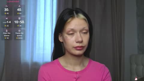 Snapshot of lizbethcoll chatting on 11.07.25 Sunnheart online show from 11.07.25