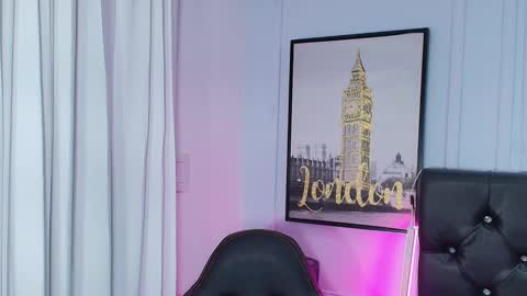 Snapshot of lizz_tender chatting on 12.17.24 Lizz online show from 12.17.24