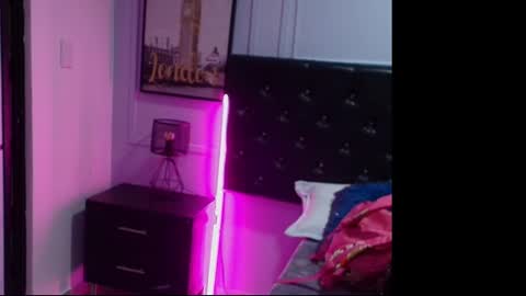 Snapshot of lizz_tender chatting on 12.19.24 Lizz online show from 12.19.24