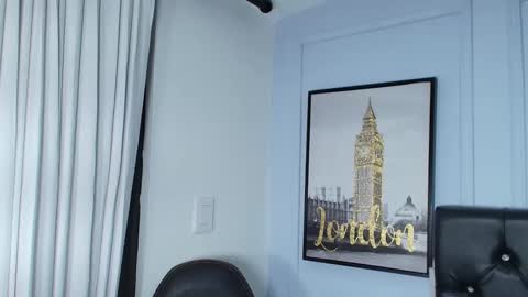 Snapshot of lizz_tender chatting on 12.21.24 Lizz online show from 12.21.24