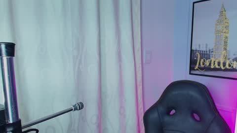 Snapshot of lizz_tender chatting on 12.30.24 Lizz online show from 12.30.24