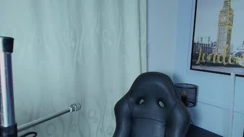 Snapshot of lizz_tender chatting on 12.31.24 Lizz online show from 12.31.24