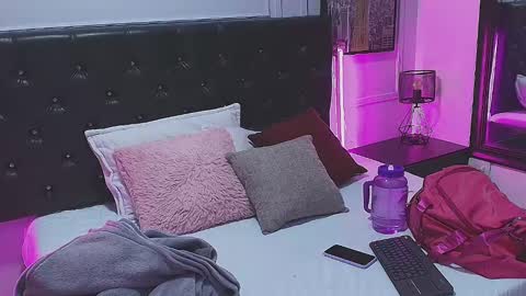 Snapshot of lizz_tender chatting on 01.14.25 Lizz online show from 01.14.25