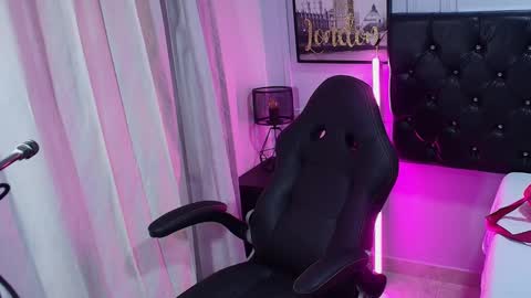 Snapshot of lizz_tender chatting on 01.18.25 Lizz online show from 01.18.25