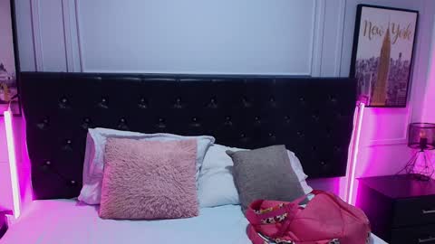 Snapshot of lizz_tender chatting on 01.23.25 Lizz online show from 01.23.25